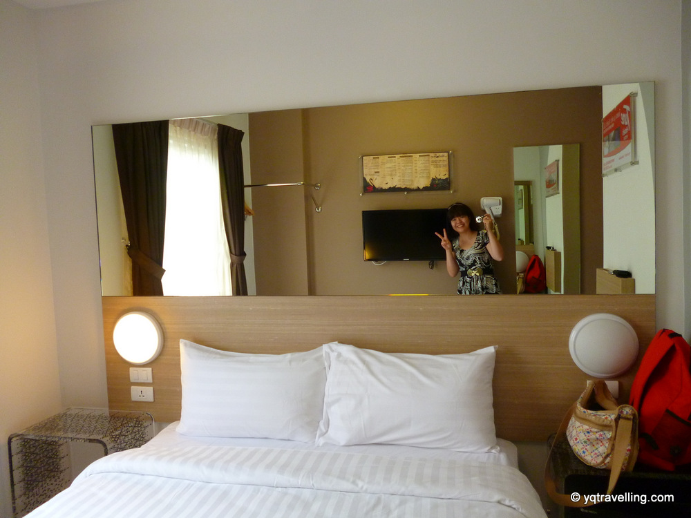 Double room of Tune Hotel Asoke