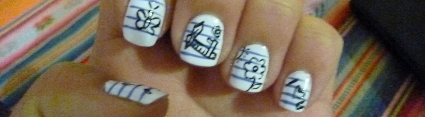 YQ does nail art